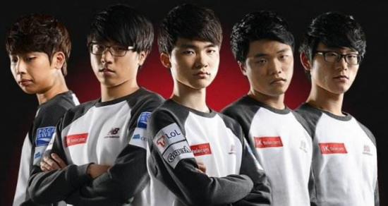 Bilibili Gaming 战胜 Invictus Gaming 在 LPL Split 2 2025