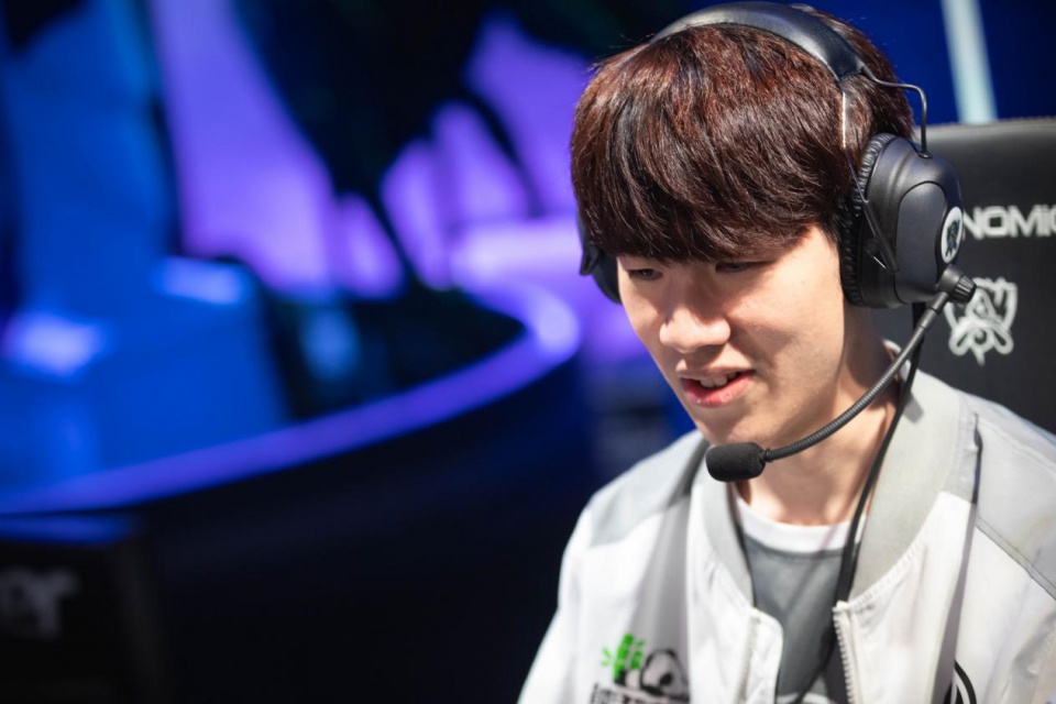 外媒League On Lock近日给出了他们评选的春季赛第十周全球各战队综合实力排名